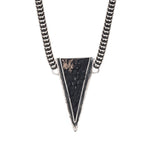 Elastic necklace with black spearhead