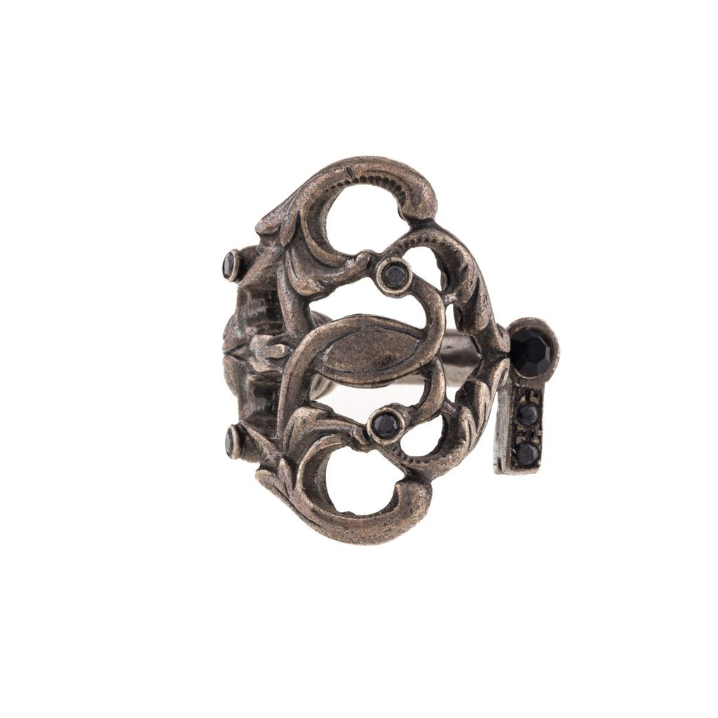 Extravagant ring in the shape of an antique key