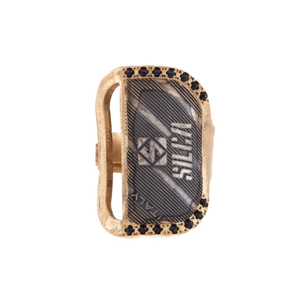 Extravagant gold-colored ring with silca plate
