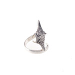 Extravagant ring in the shape of stingray