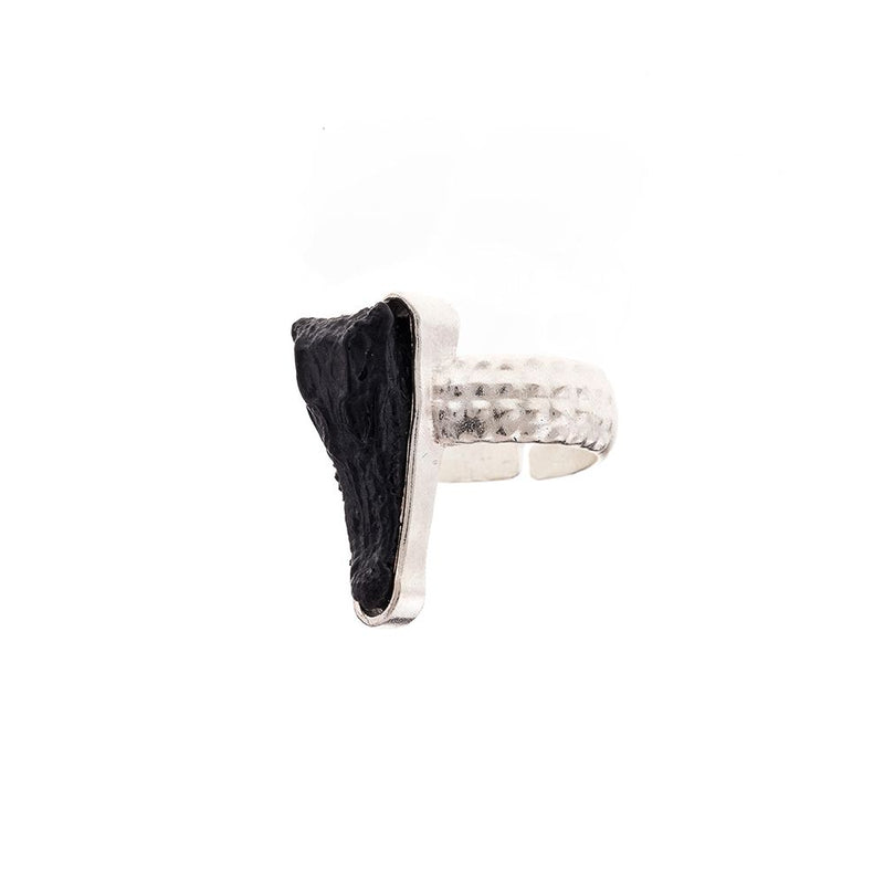 White resin crocodile head ring