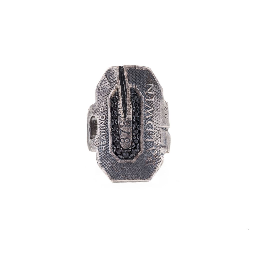 Original ring in the shape of a broken key
